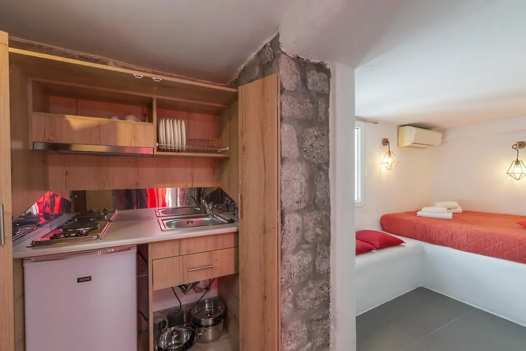 Apart Otel Artemoula'S Studios Platys Gialos